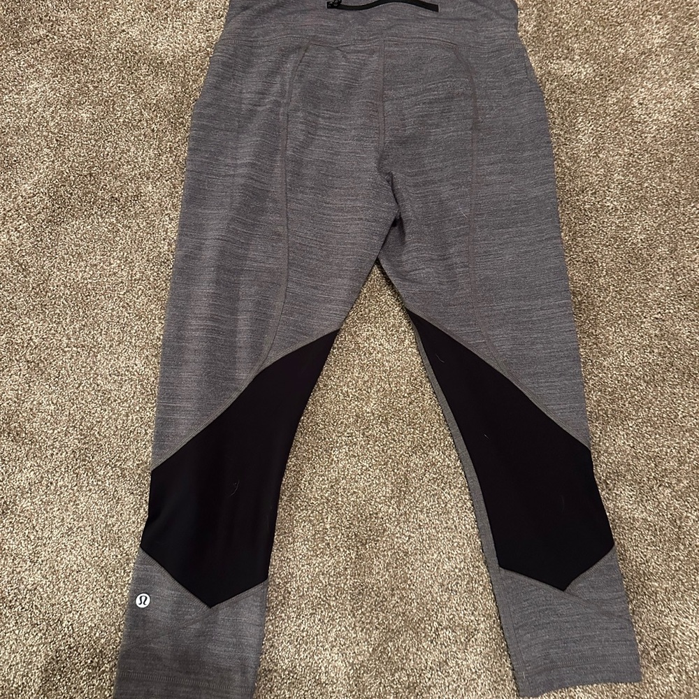 Lululemon leggings // SZ 8 // back zipper